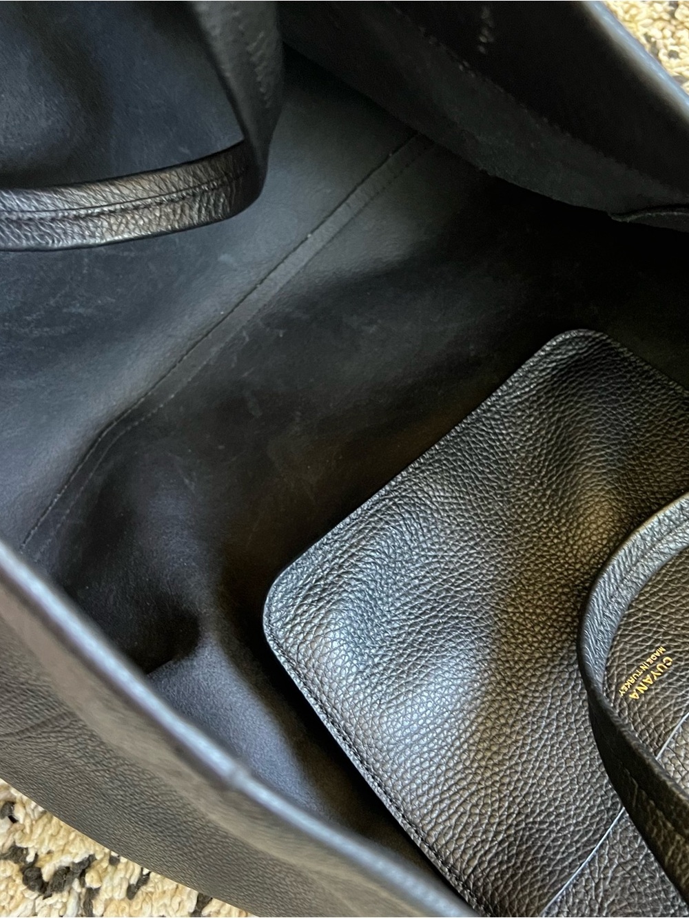 Cuyana Small Easy Tote Pebbled Leather Black - Picture 9 of 15